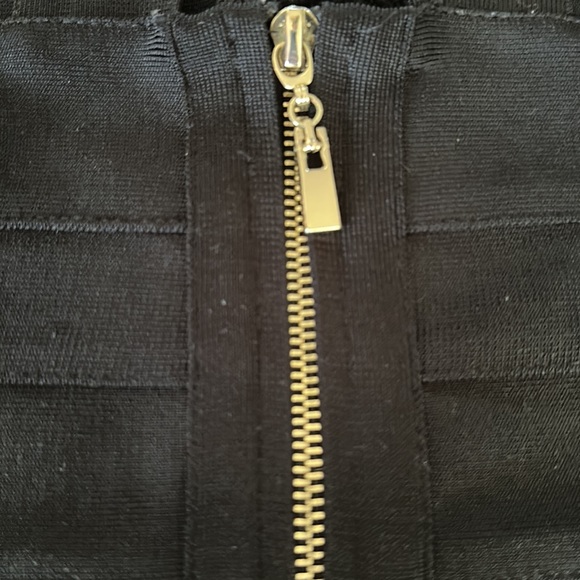 Black bodycon dress with gold zipper - Picture 8 of 9
